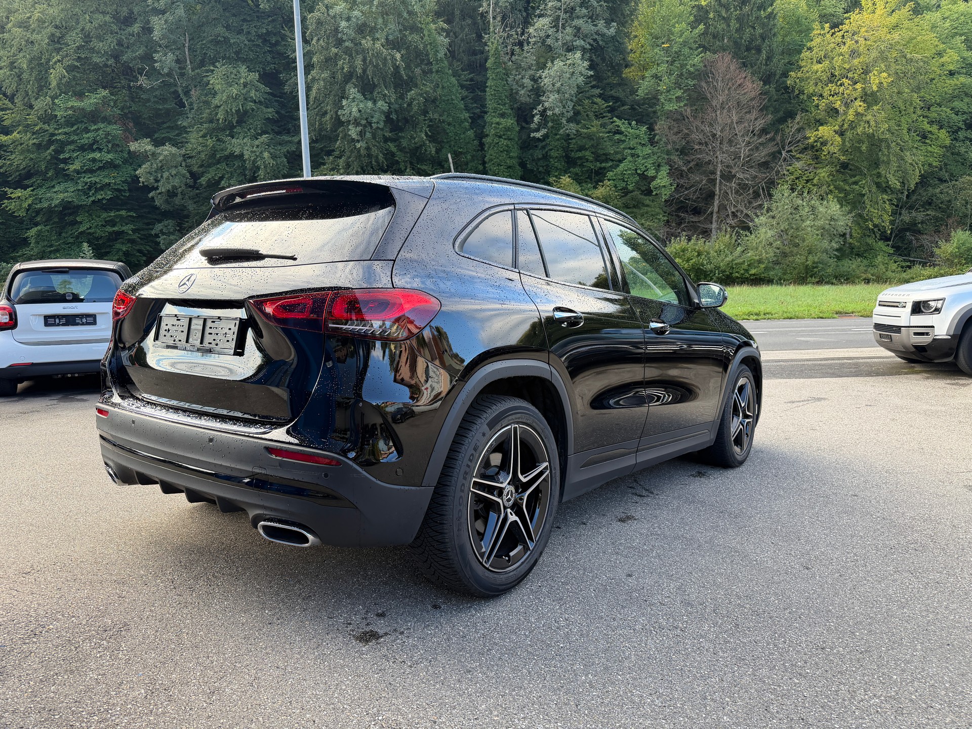 MERCEDES-BENZ GLA 200 AMG Line 7G-DCT-image-3