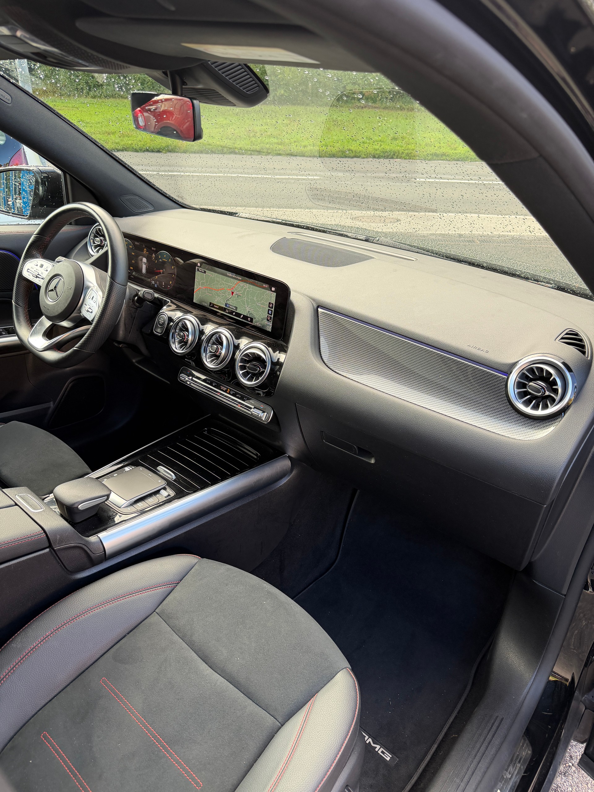 MERCEDES-BENZ GLA 200 AMG Line 7G-DCT-image-9