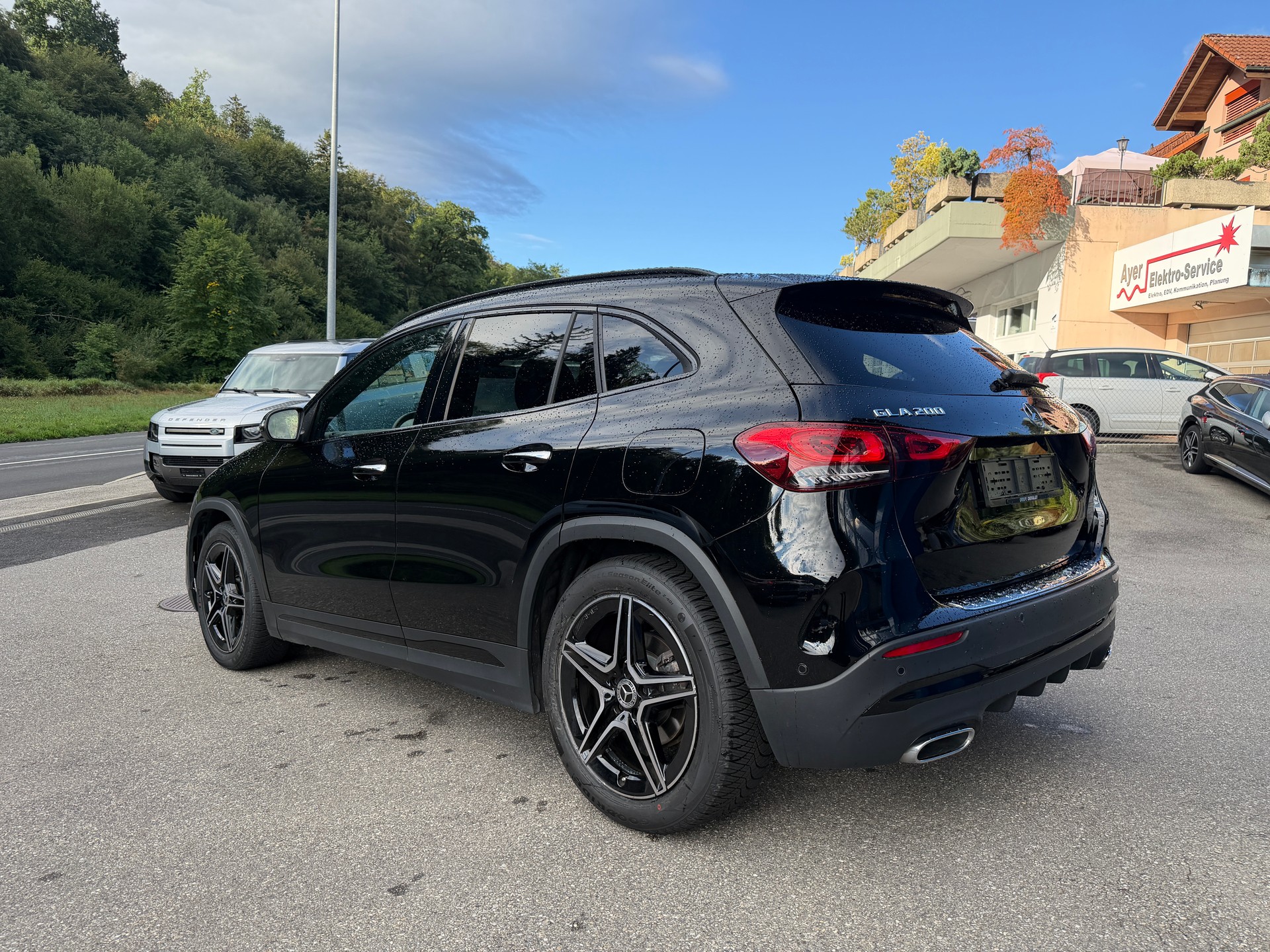 MERCEDES-BENZ GLA 200 AMG Line 7G-DCT-image-4