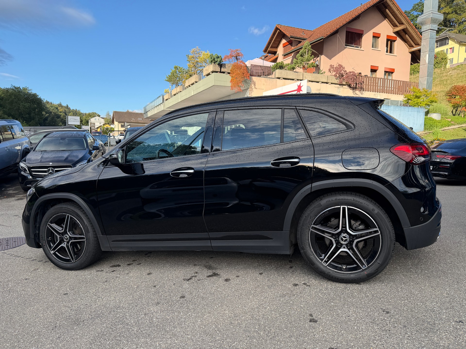 MERCEDES-BENZ GLA 200 AMG Line 7G-DCT-image-5