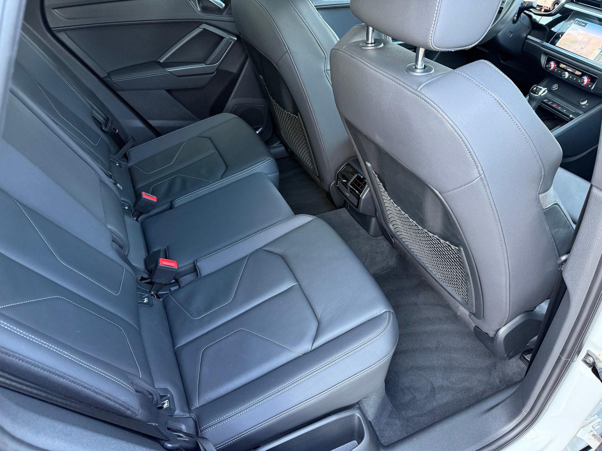 AUDI Q3 40 TFSI S line quattro S-tronic-image-11