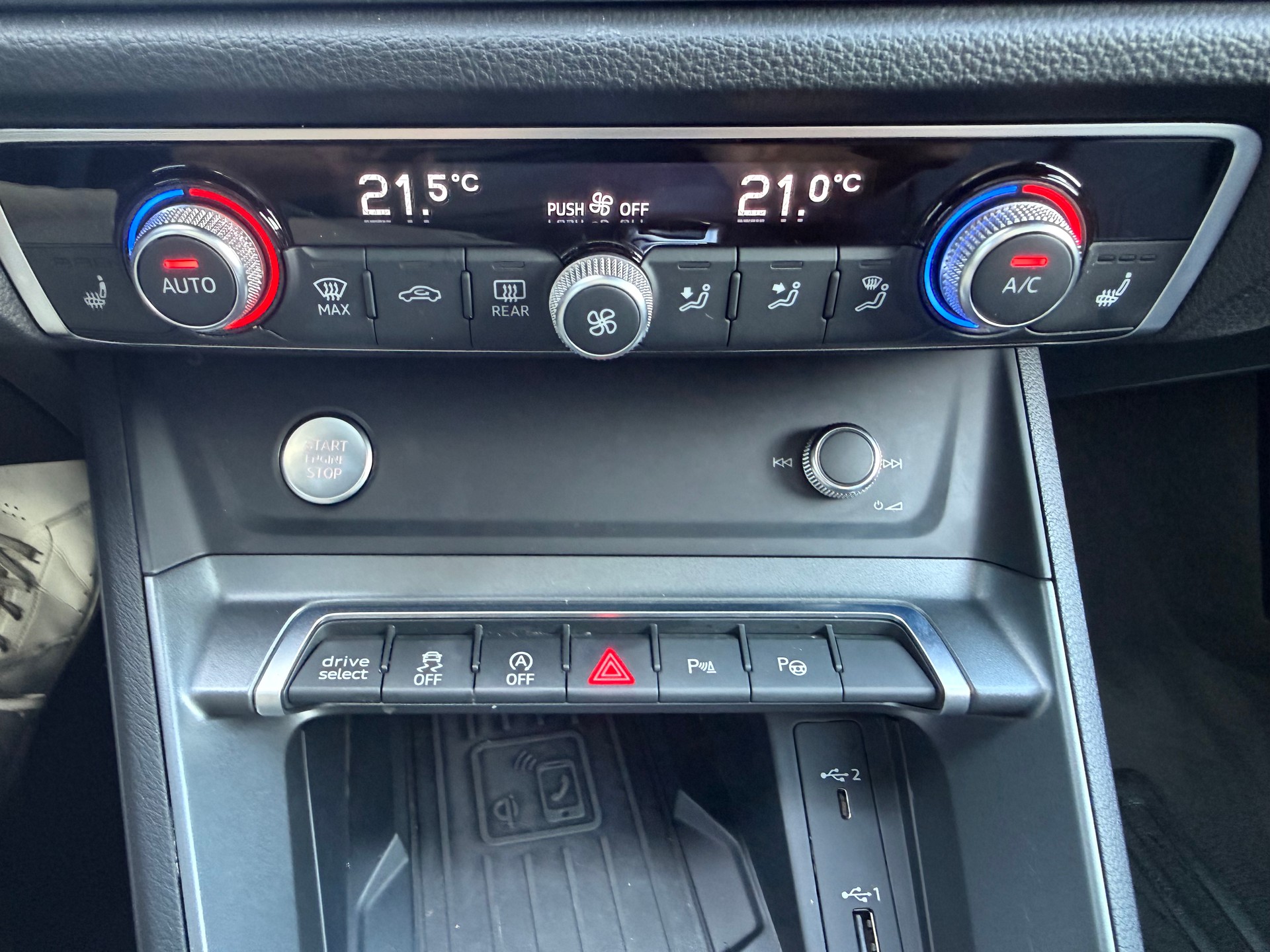 AUDI Q3 40 TFSI S line quattro S-tronic-image-21