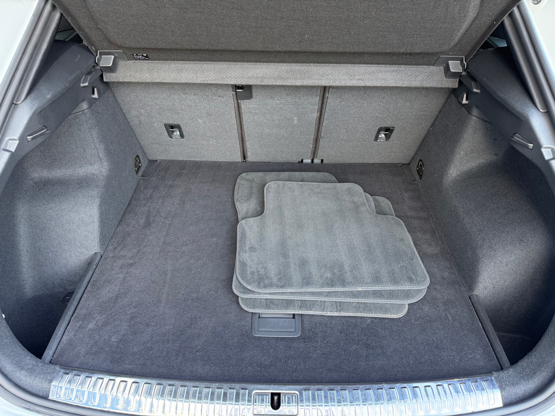 AUDI Q3 40 TFSI S line quattro S-tronic-image-16