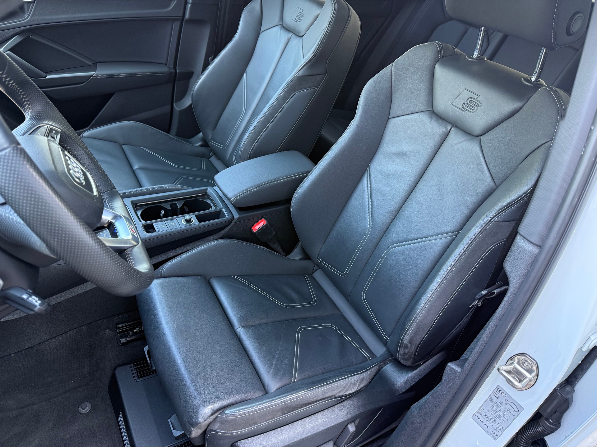 AUDI Q3 40 TFSI S line quattro S-tronic-image-9