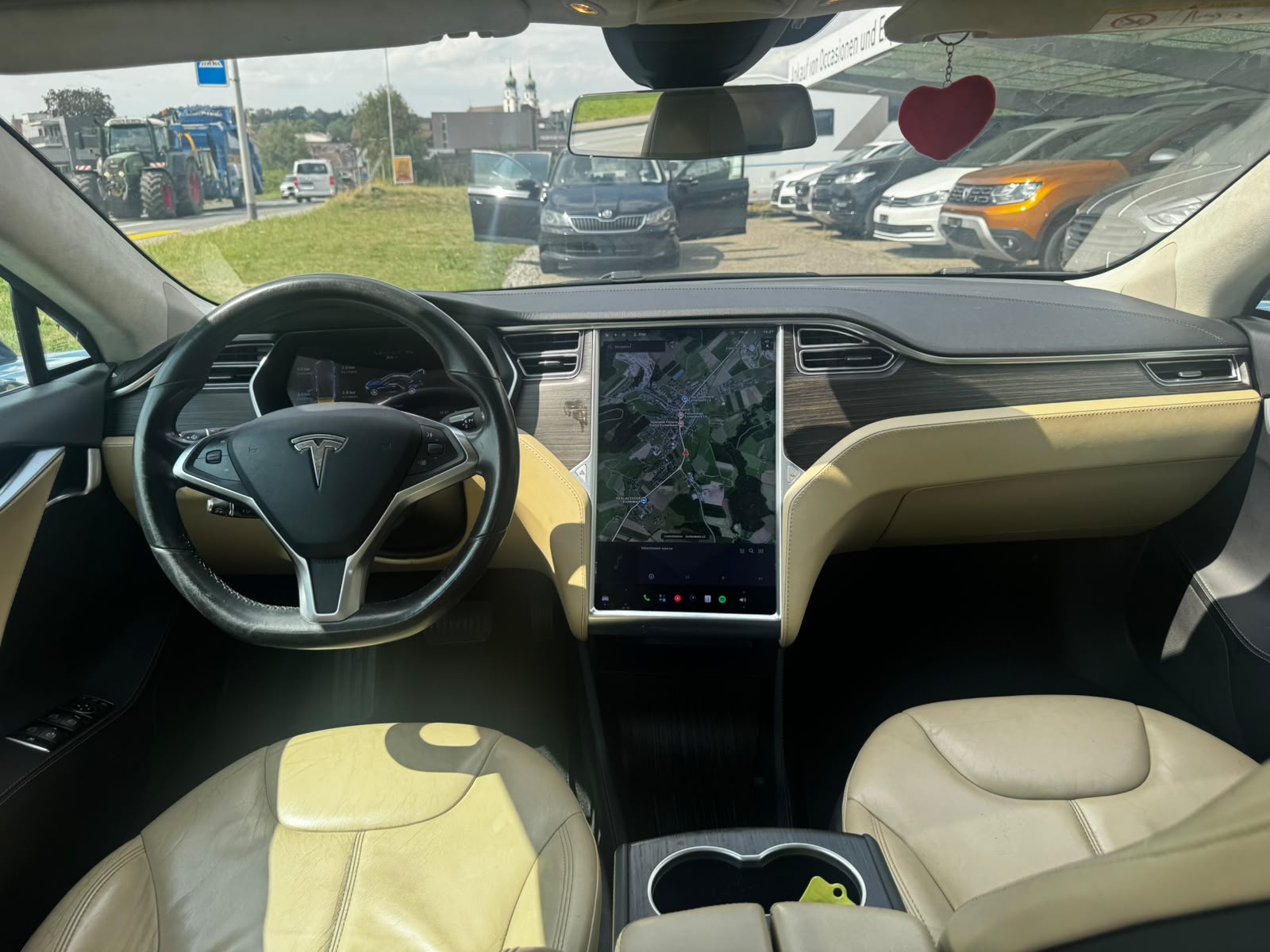 TESLA Model S 70 D-image-8