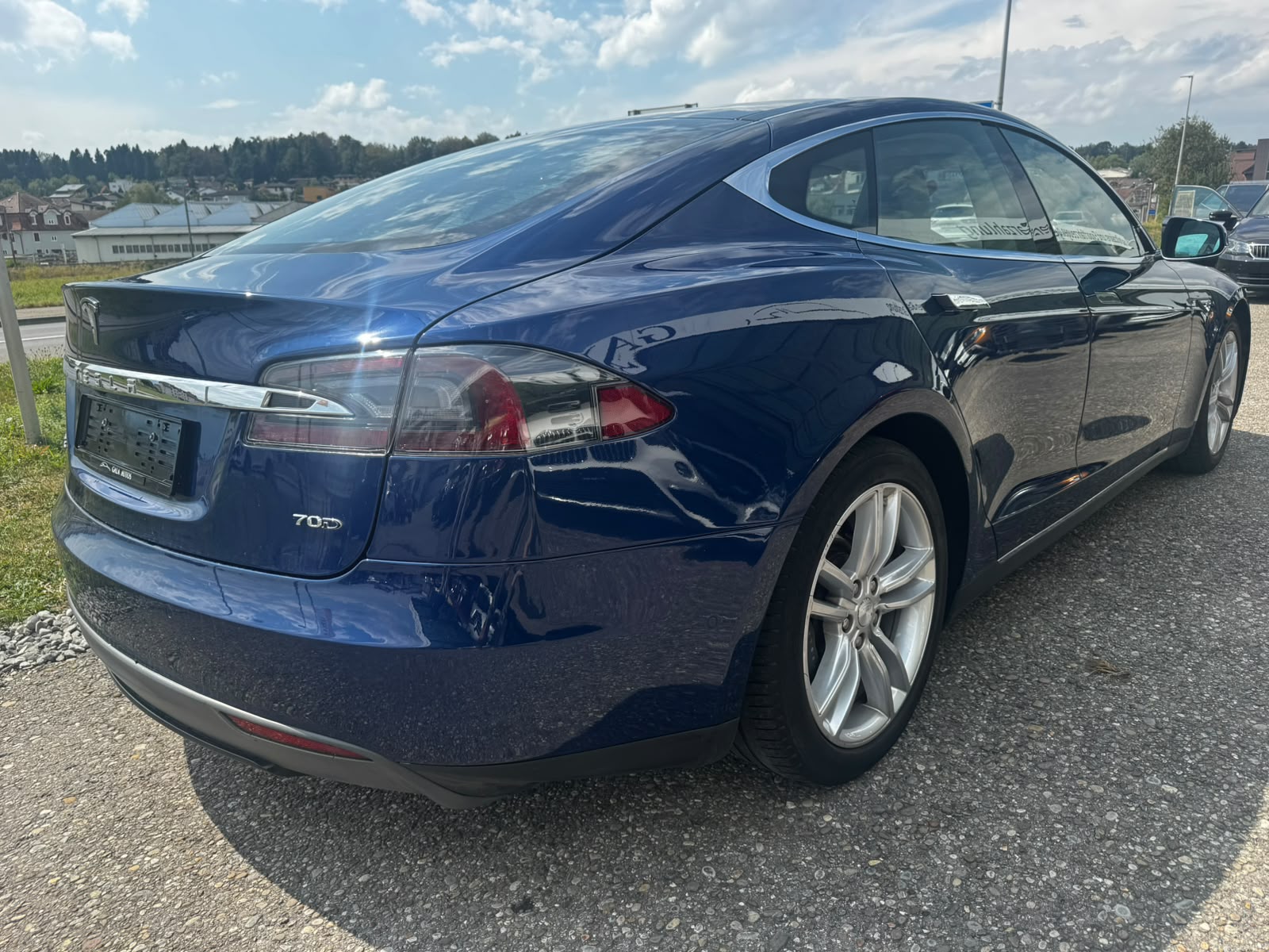 TESLA Model S 70 D-image-4