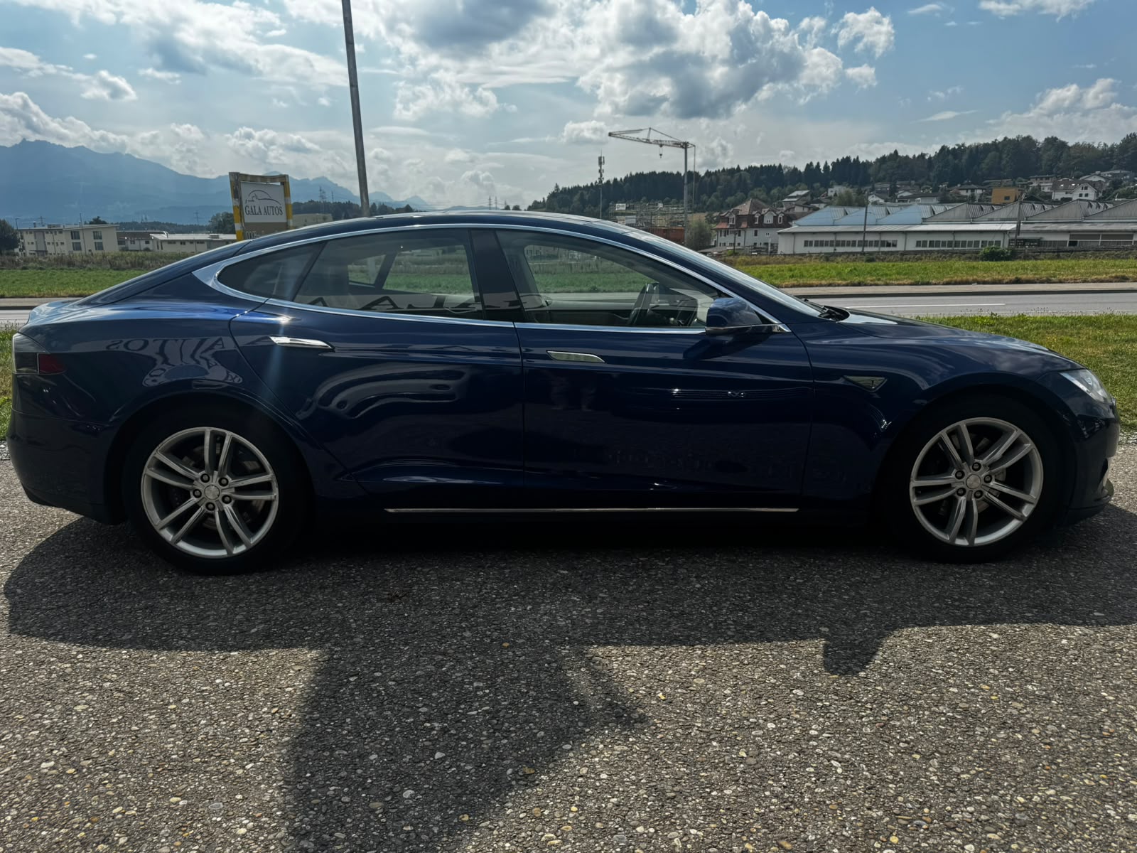 TESLA Model S 70 D-image-3