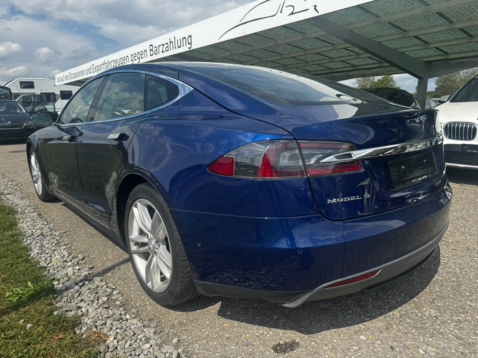 TESLA Model S 70 D-image-6