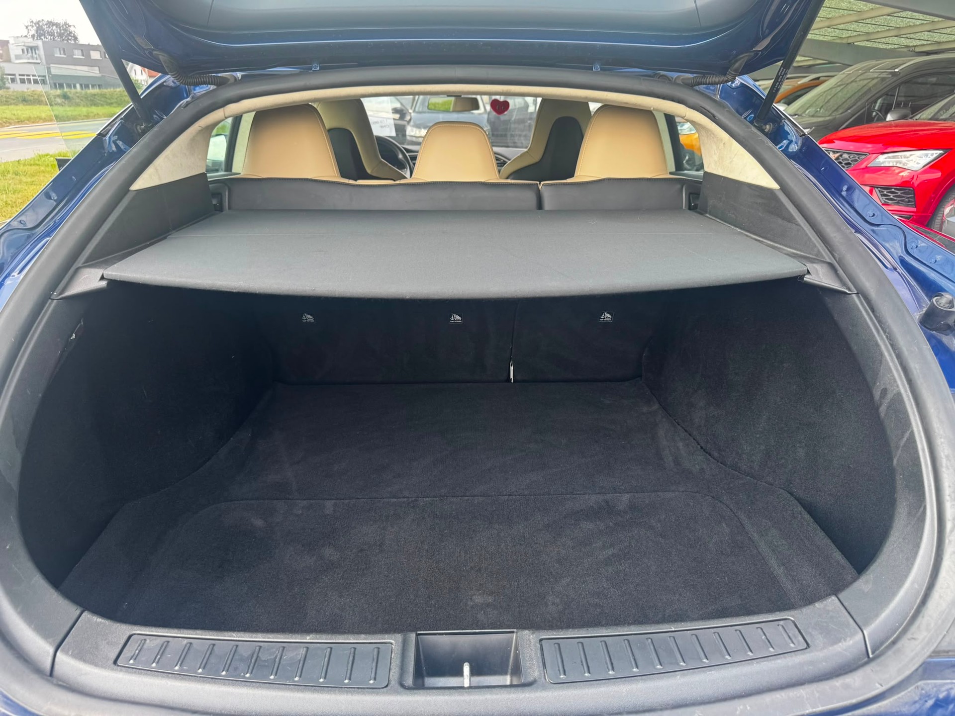 TESLA Model S 70 D-image-11