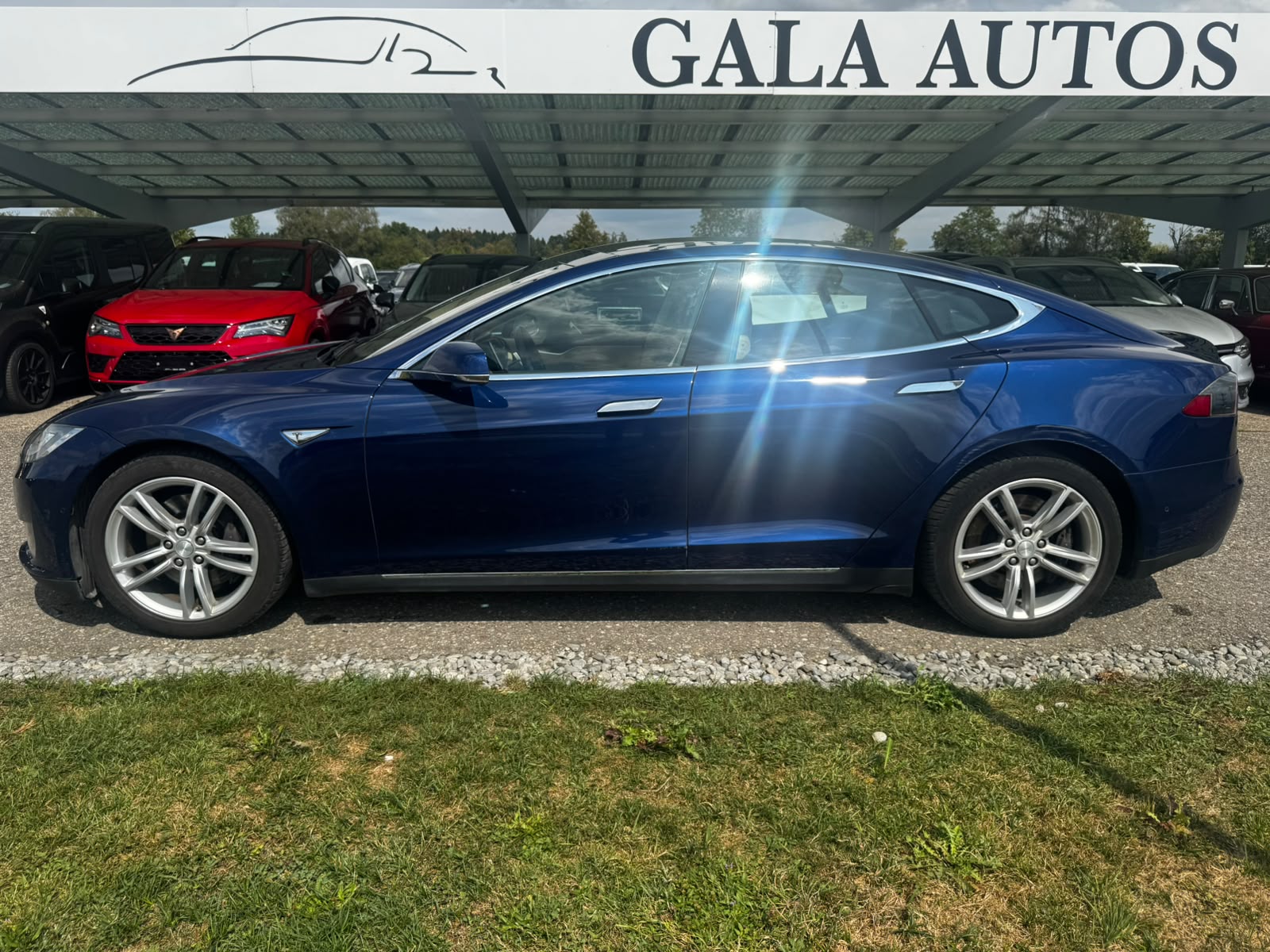 TESLA Model S 70 D-image-7