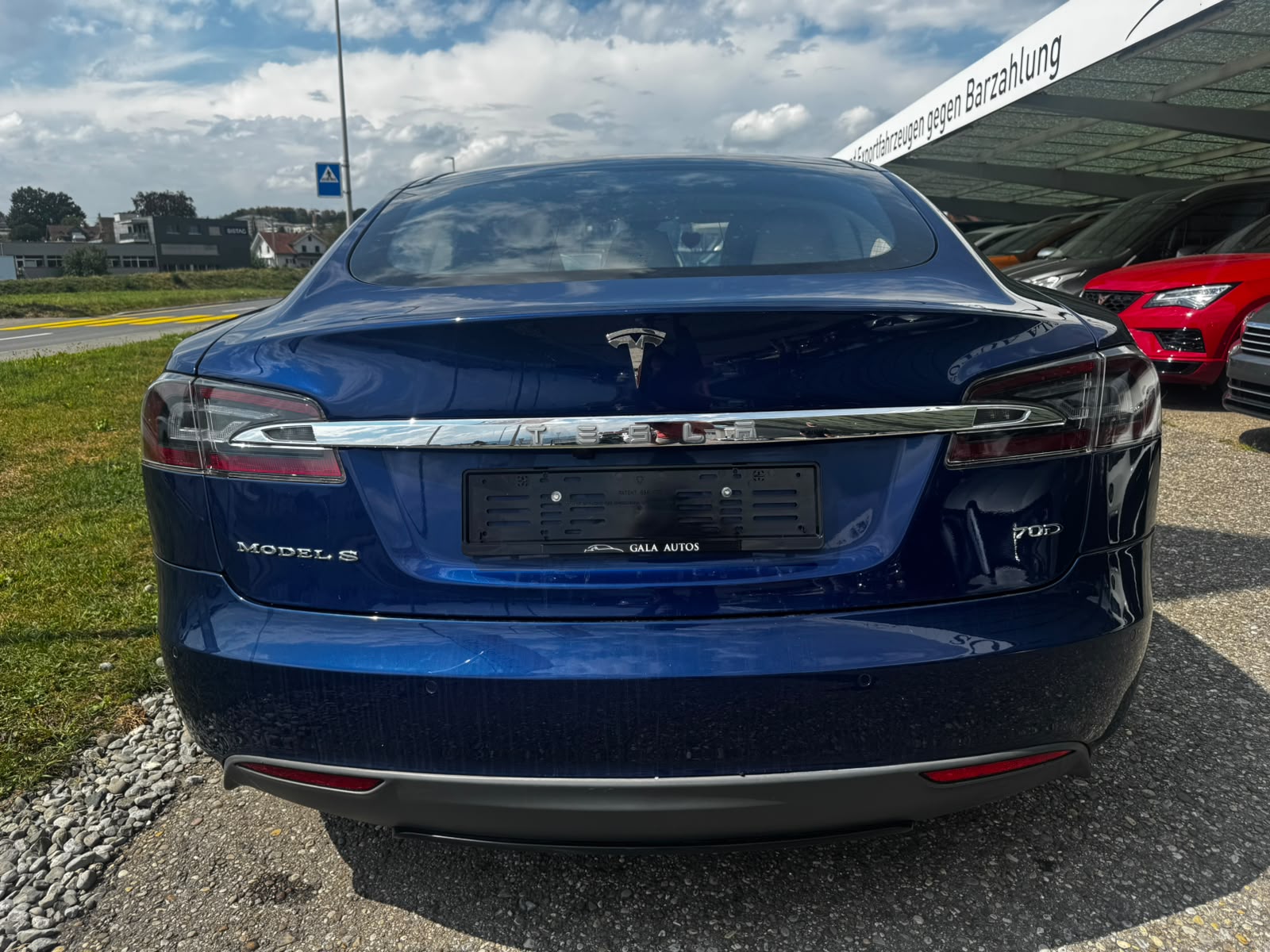 TESLA Model S 70 D-image-5