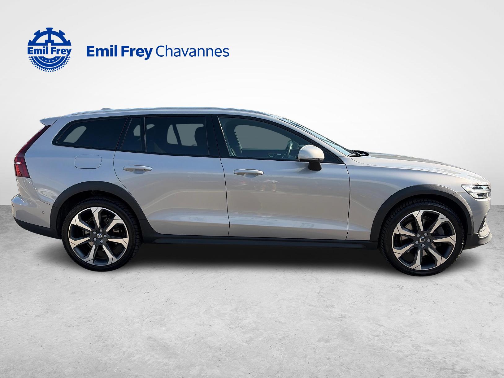 VOLVO V60 Cross Country 2.0 B5 Ultimate AWD-image-4