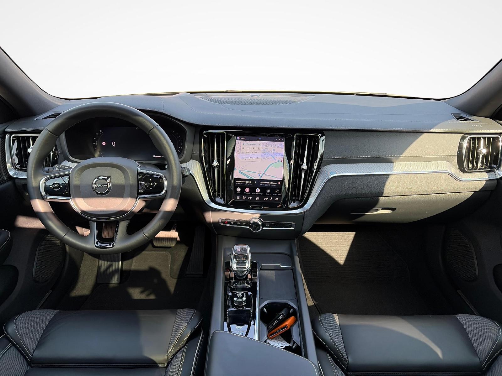 VOLVO V60 Cross Country 2.0 B5 Ultimate AWD-image-12