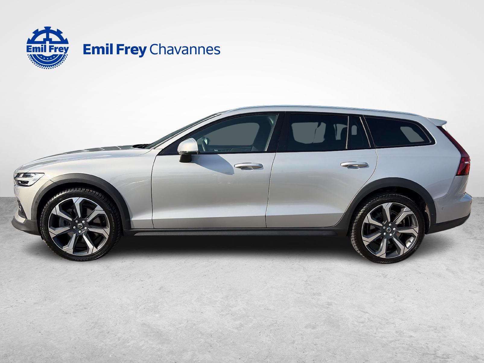 VOLVO V60 Cross Country 2.0 B5 Ultimate AWD-image-5