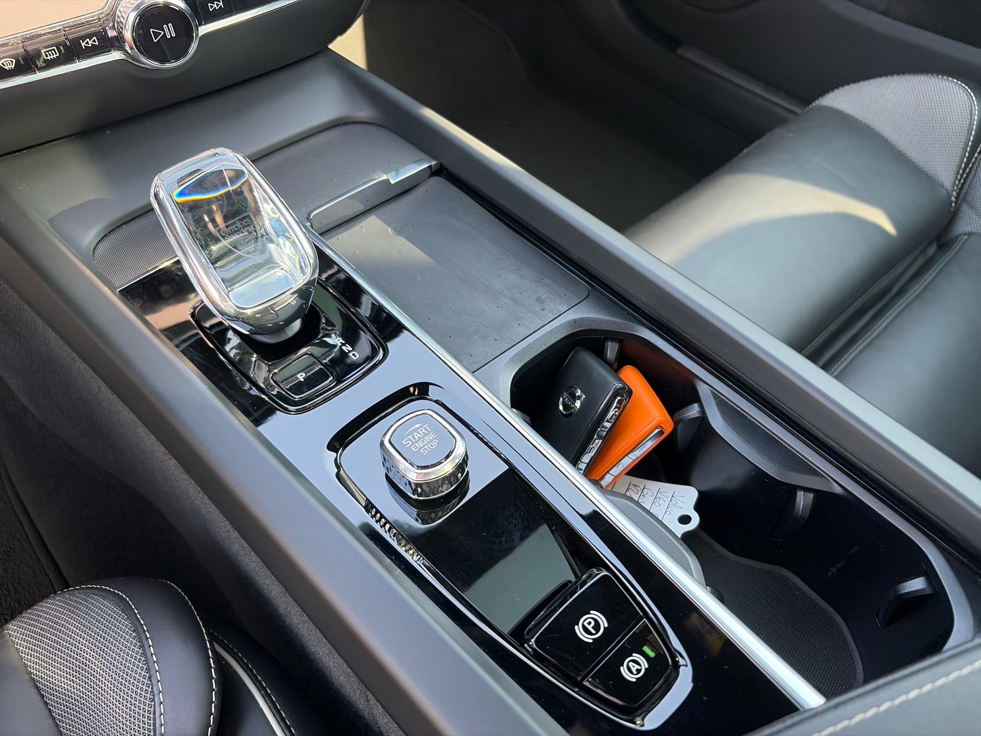 VOLVO V60 Cross Country 2.0 B5 Ultimate AWD-image-15