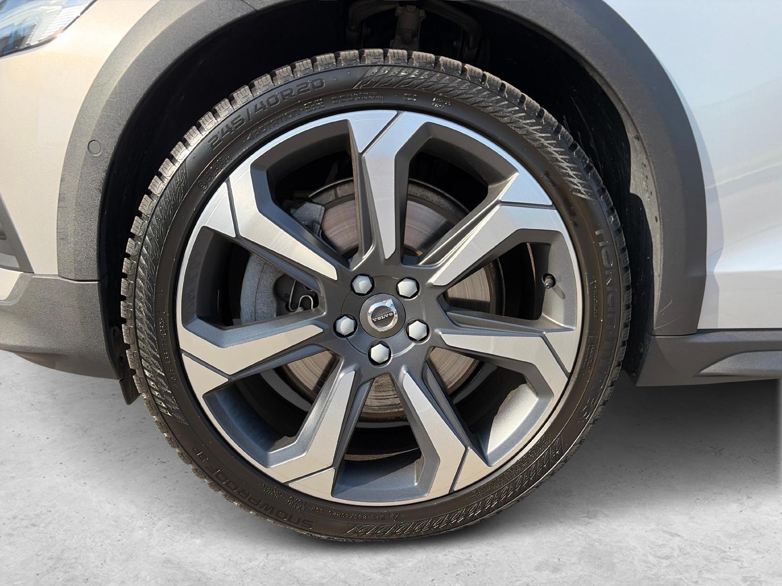 VOLVO V60 Cross Country 2.0 B5 Ultimate AWD-image-19