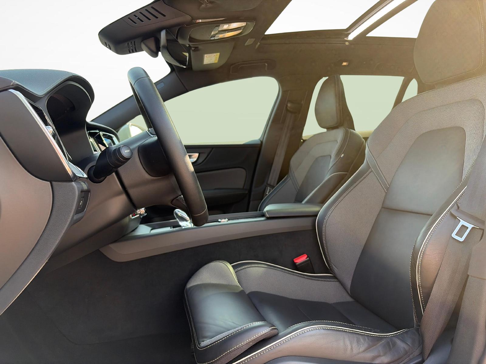 VOLVO V60 Cross Country 2.0 B5 Ultimate AWD-image-9
