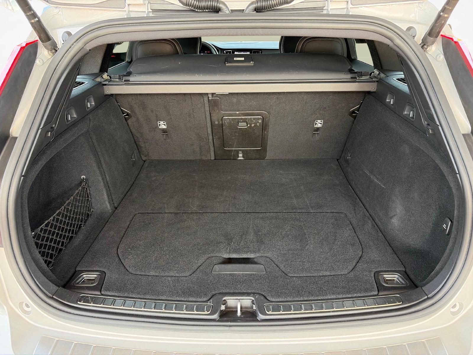 VOLVO V60 Cross Country 2.0 B5 Ultimate AWD-image-18