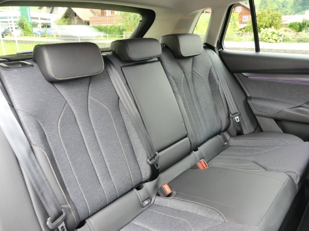 SKODA Elroq 85-image-12
