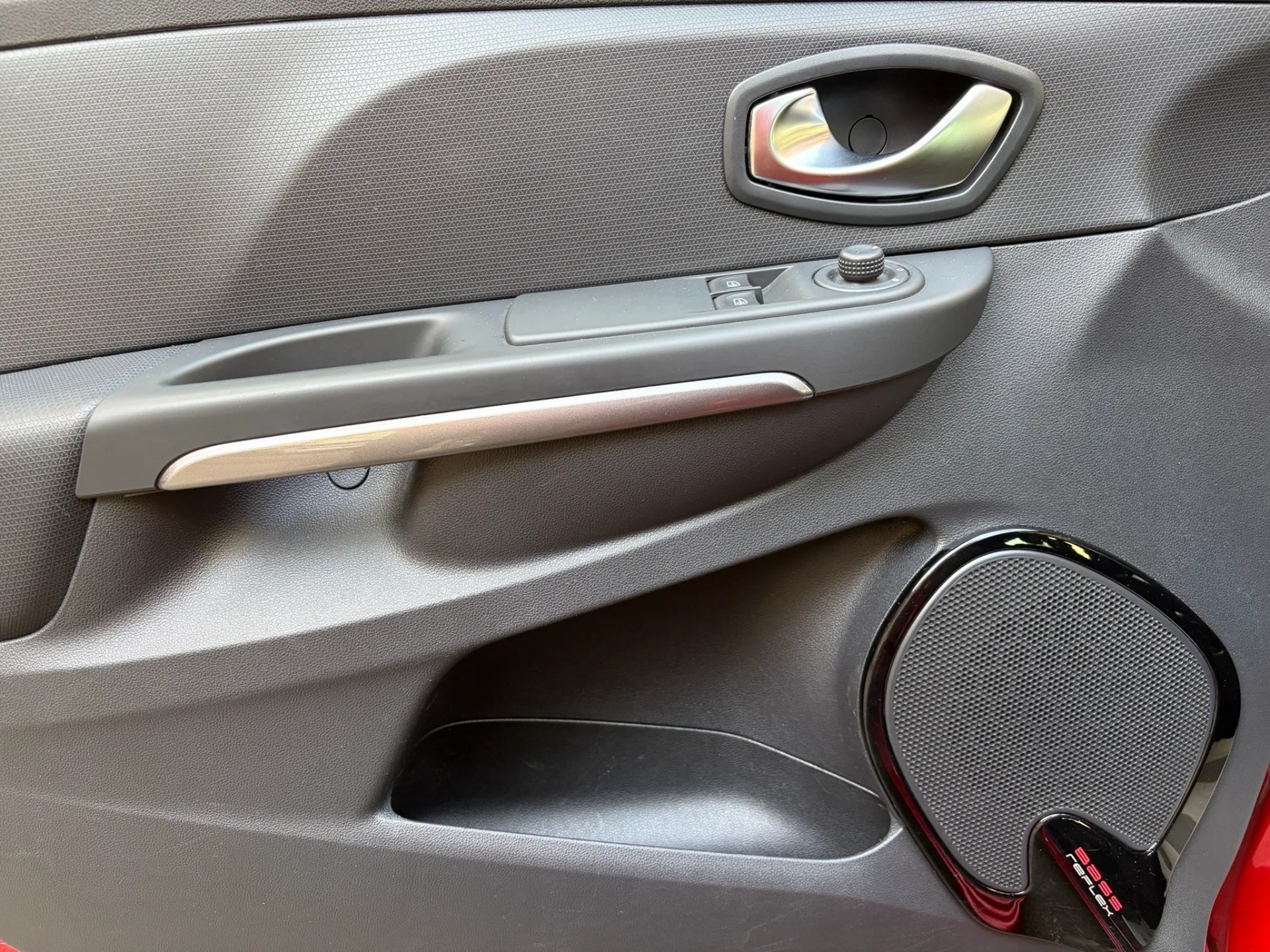 RENAULT Clio 0.9 12V Swiss Edition-image-12