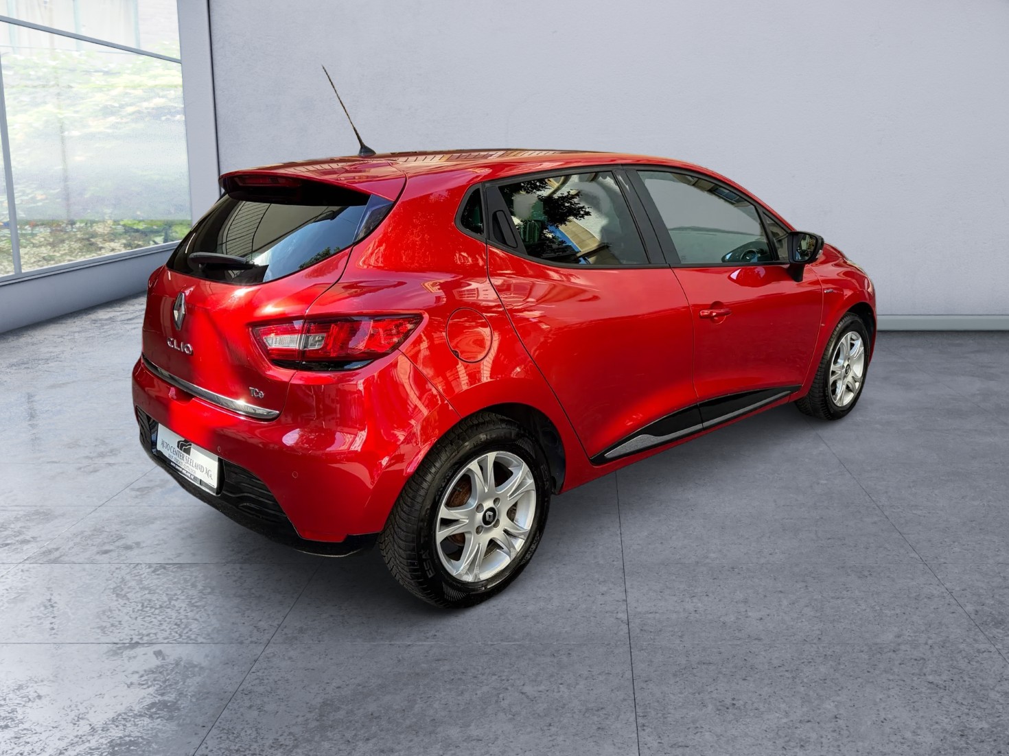 RENAULT Clio 0.9 12V Swiss Edition-image-4