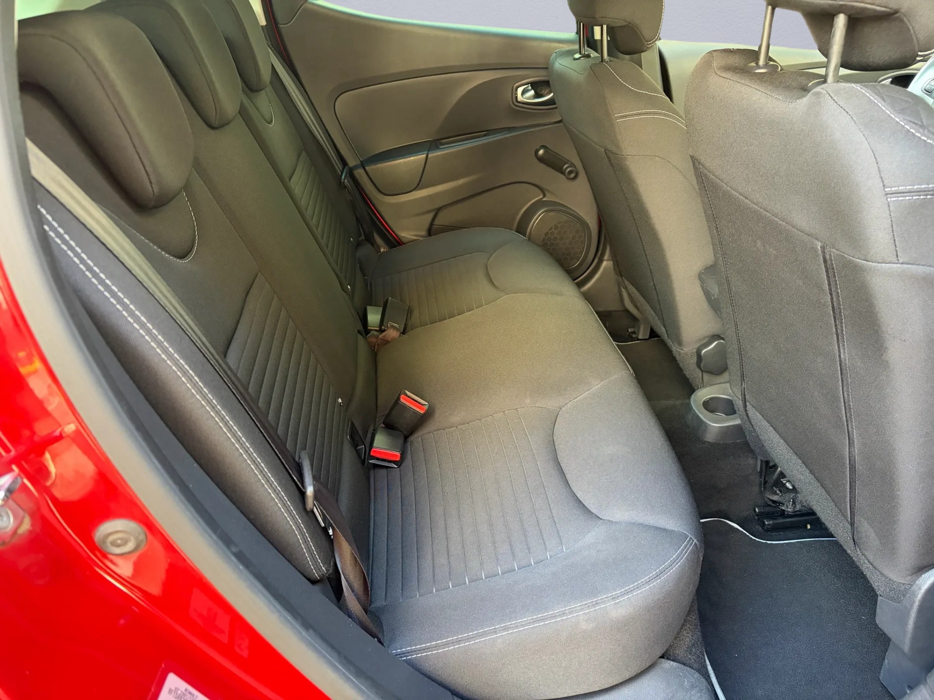 RENAULT Clio 0.9 12V Swiss Edition-image-11