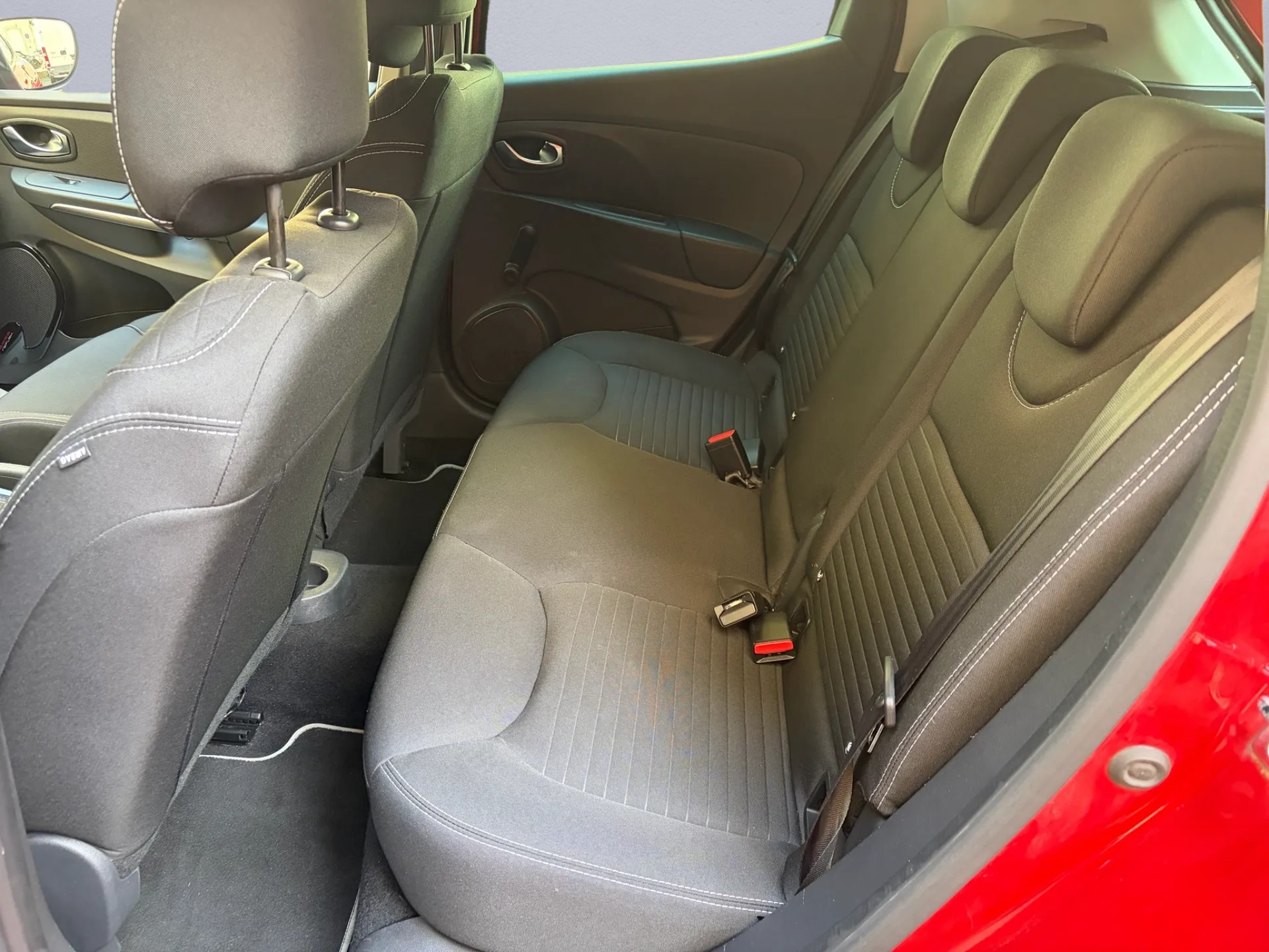 RENAULT Clio 0.9 12V Swiss Edition-image-10
