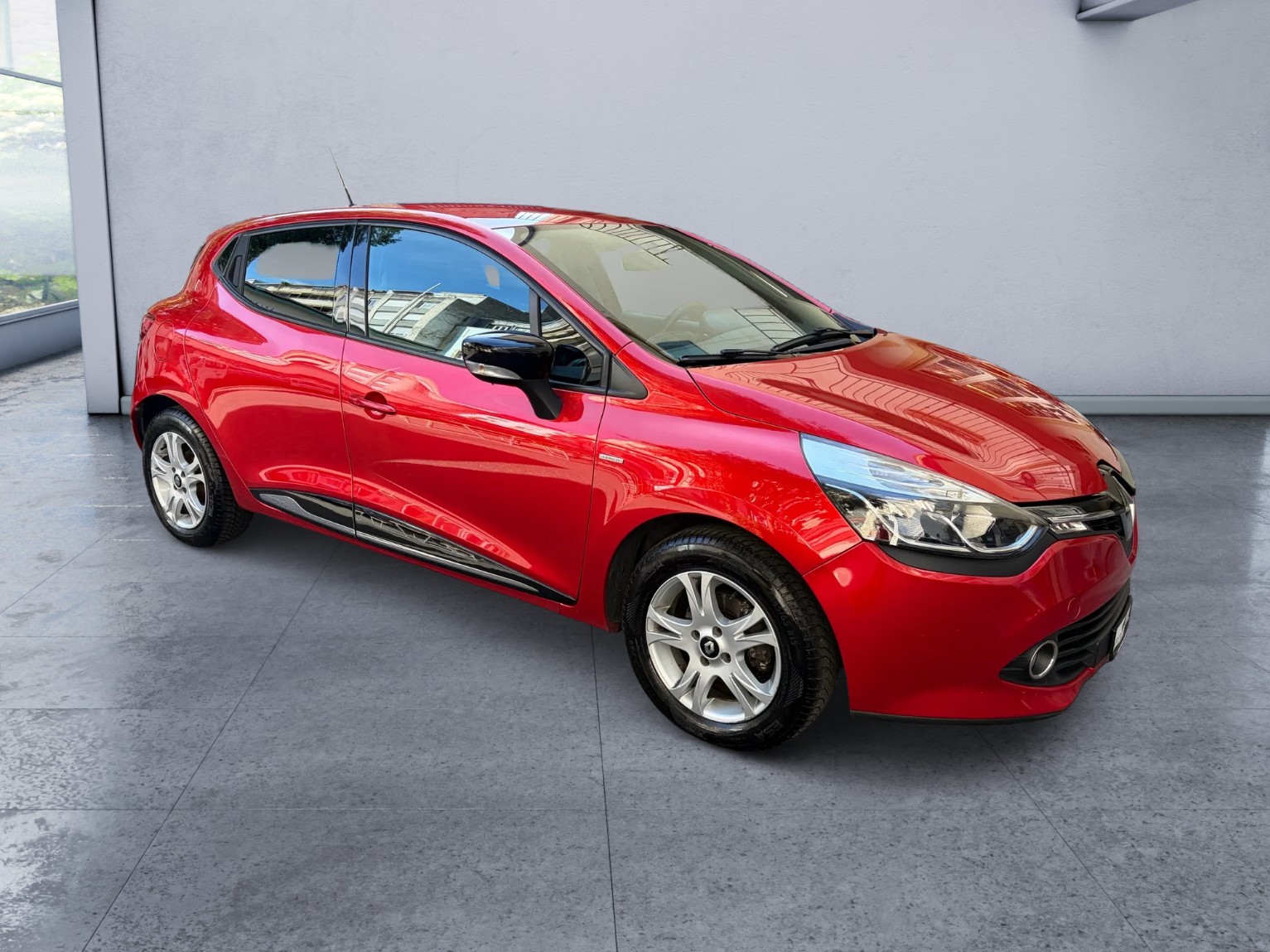 RENAULT Clio 0.9 12V Swiss Edition-image-1