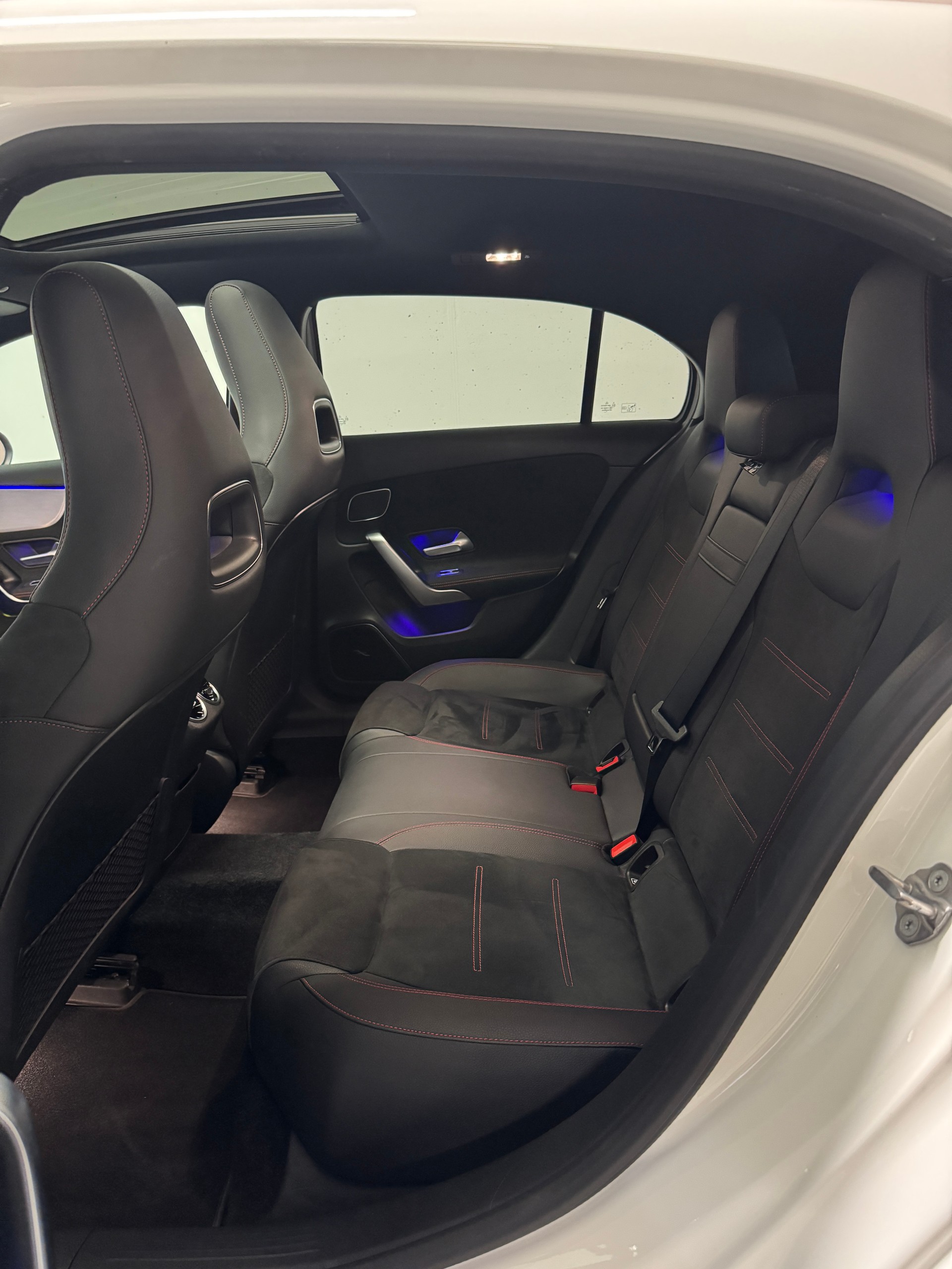 MERCEDES-BENZ A 45 S AMG 4Matic+ Speedshift-image-10