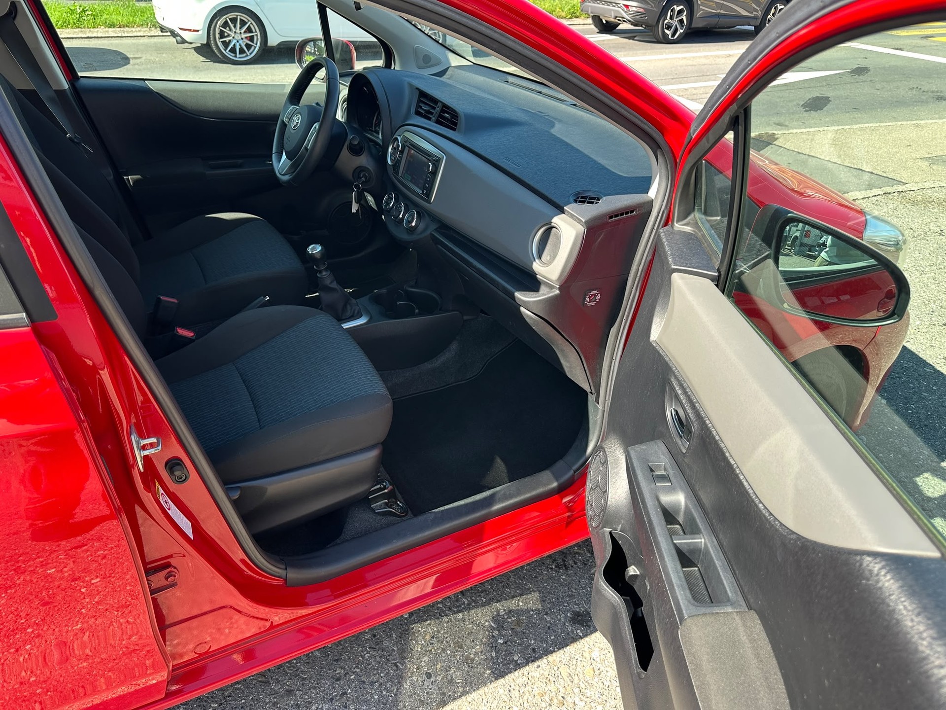 TOYOTA Yaris 1.33 Luna-image-11