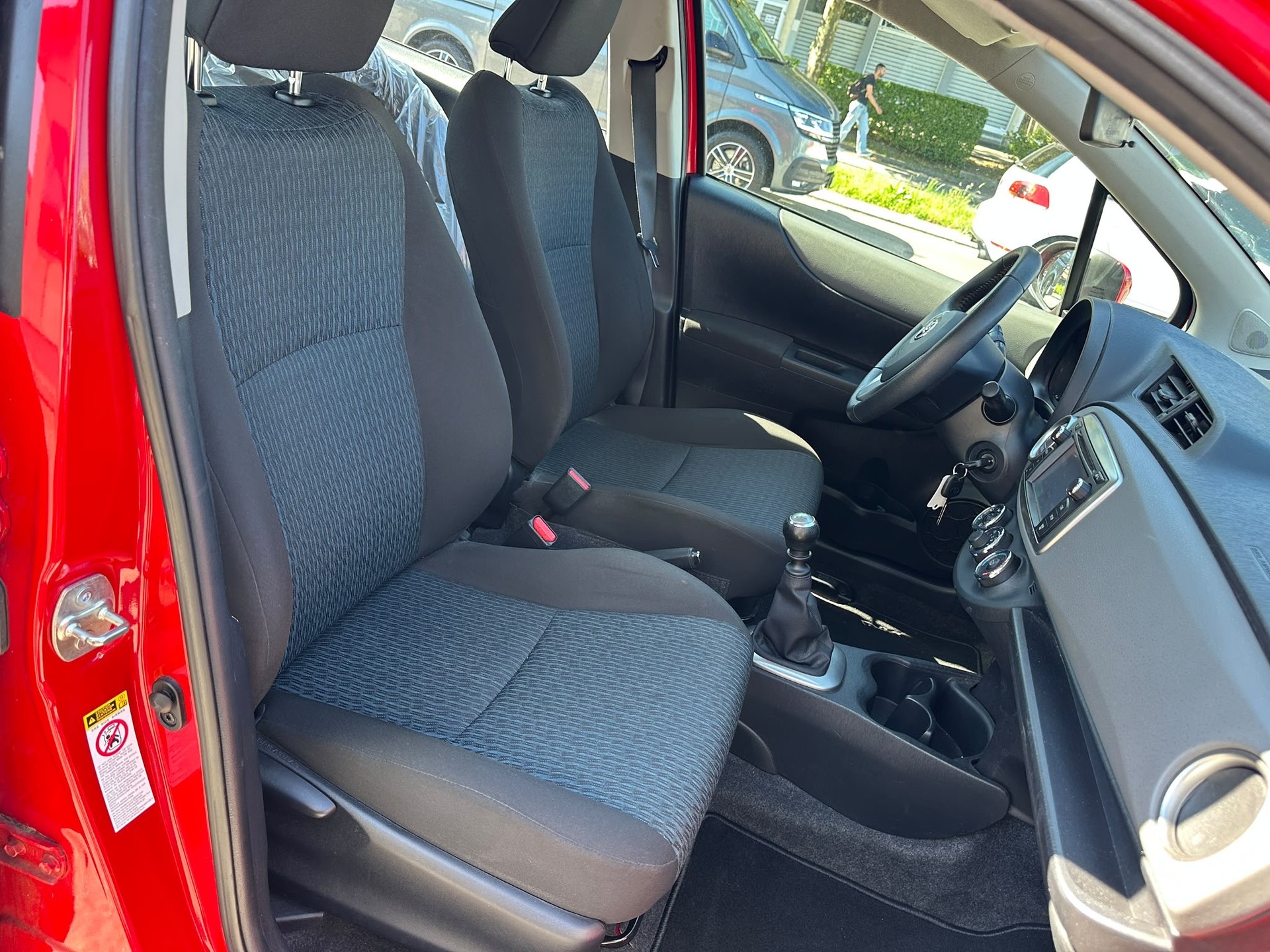 TOYOTA Yaris 1.33 Luna-image-12