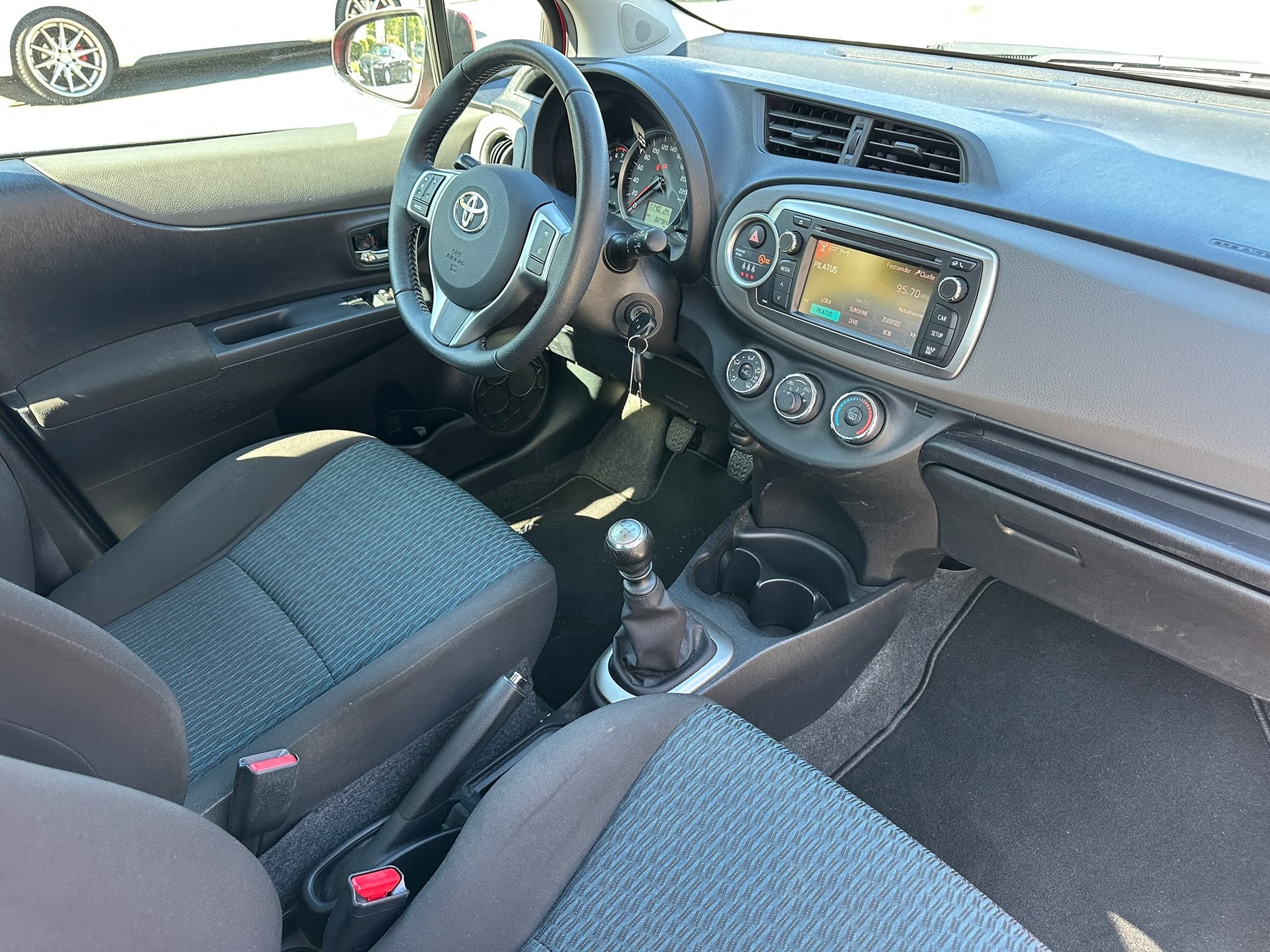 TOYOTA Yaris 1.33 Luna-image-10