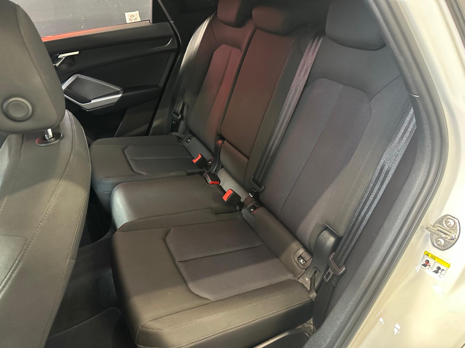 AUDI Q3 40 TDI Attraction quattro S-tronic-image-12