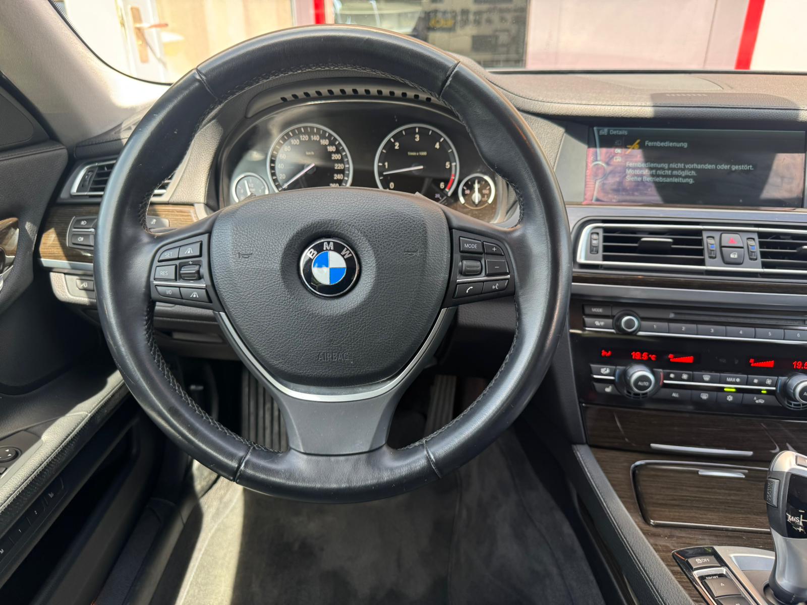 BMW 740d xDrive-image-10