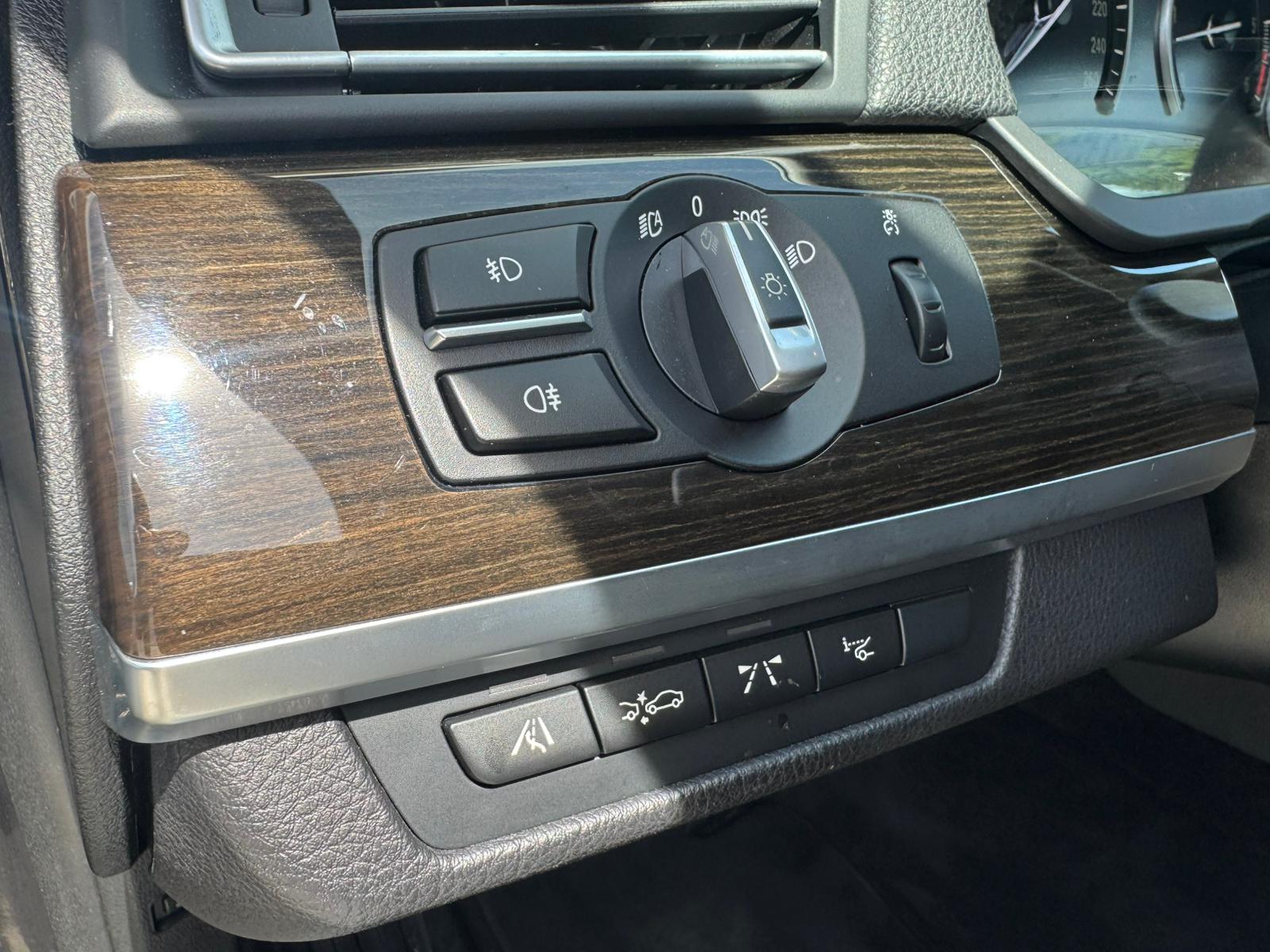 BMW 740d xDrive-image-25
