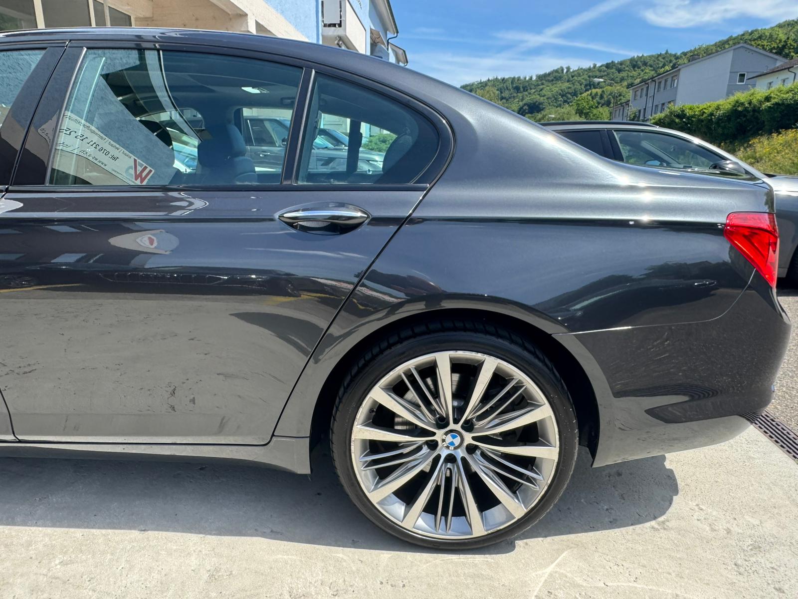 BMW 740d xDrive-image-9