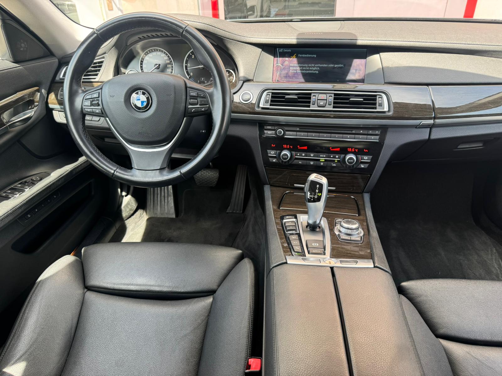 BMW 740d xDrive-image-11