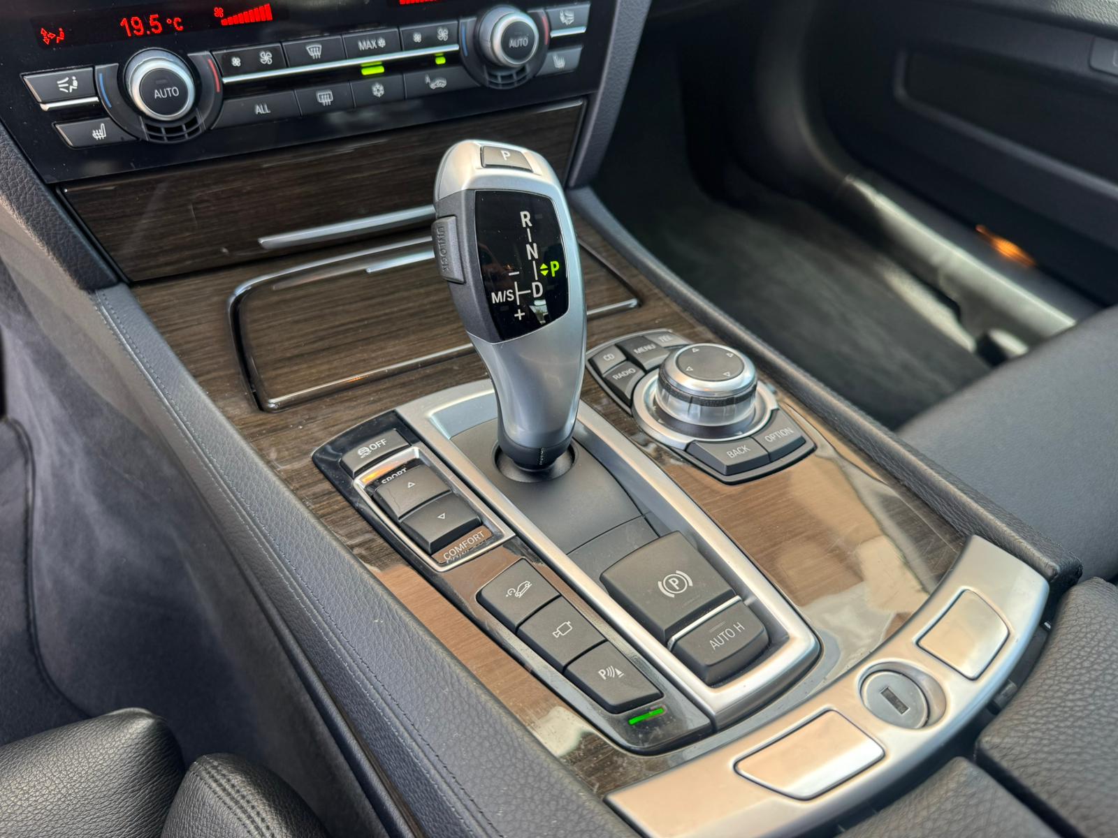 BMW 740d xDrive-image-19