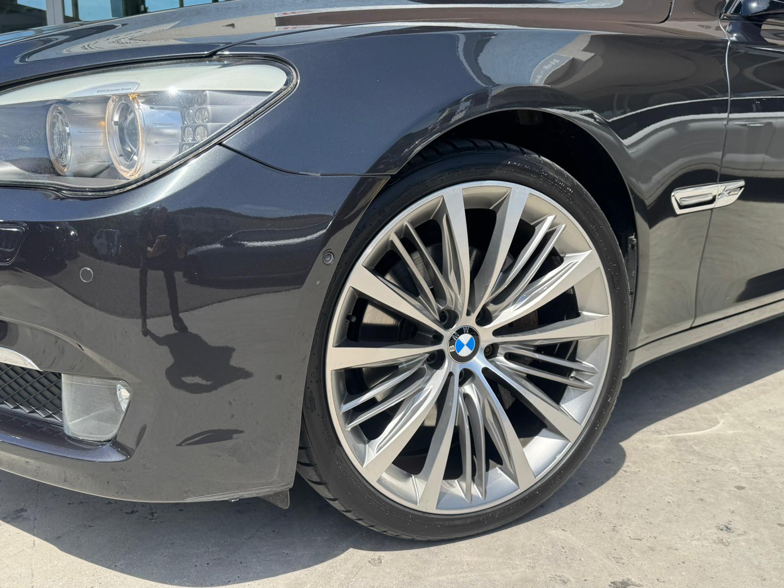 BMW 740d xDrive-image-6