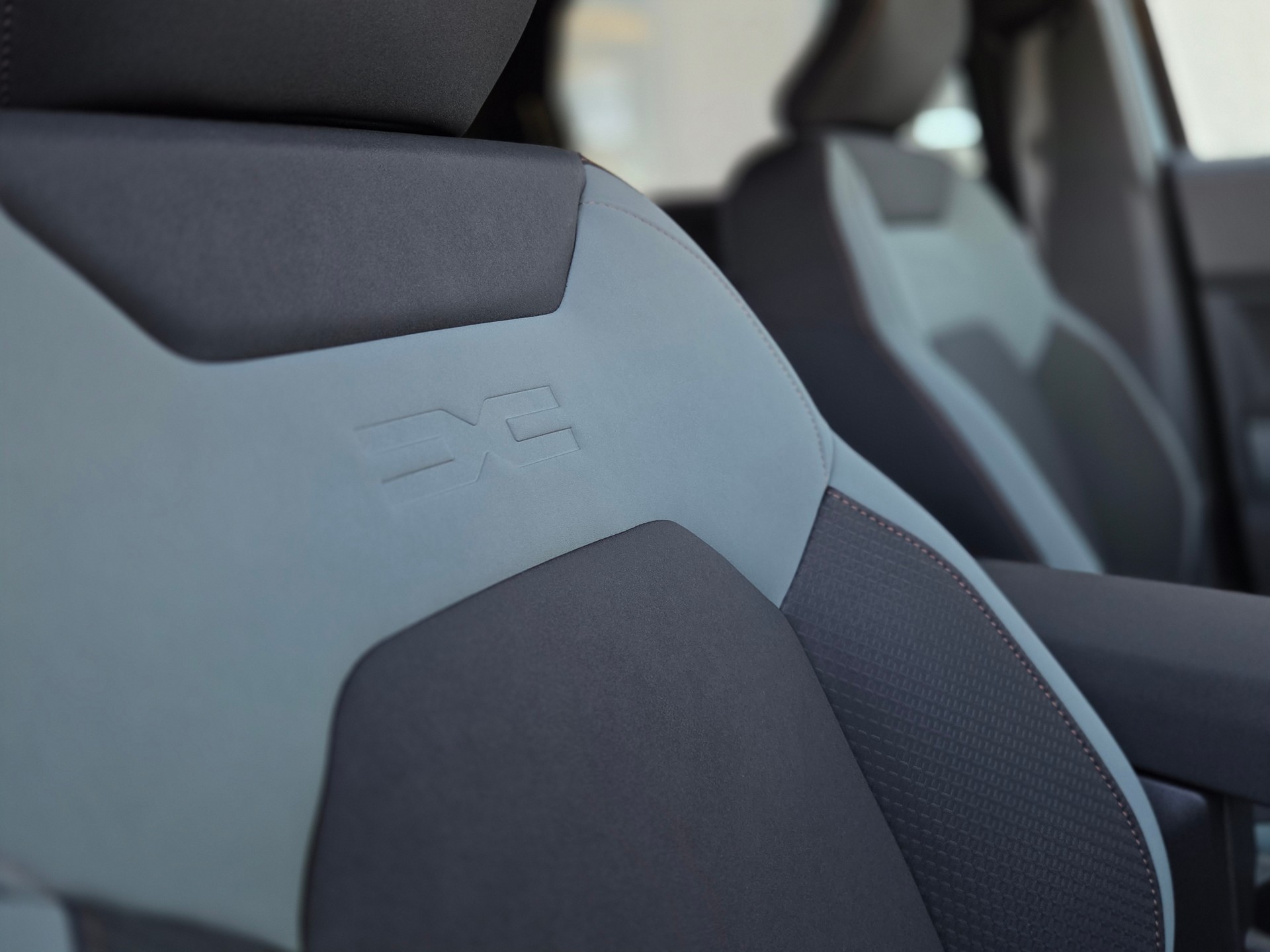 DACIA Duster TCe Hybrid 150 48V Extreme 4x4-image-9