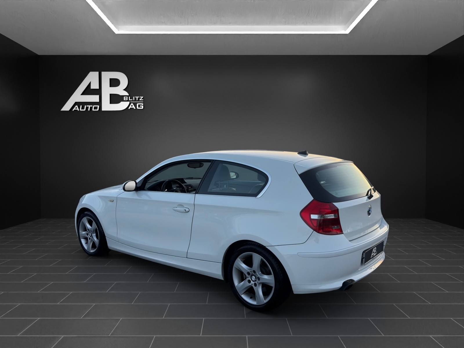 BMW 123d M-Sportpaket Steptronic mit 204 PS-image-2