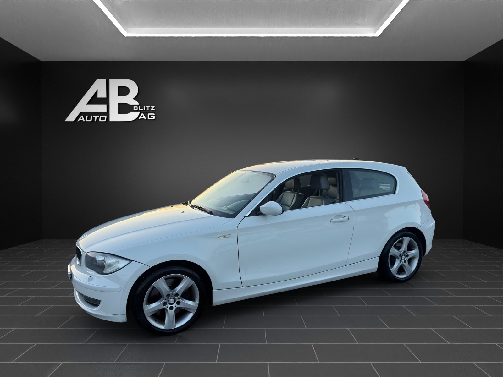 BMW 123d M-Sportpaket Steptronic mit 204 PS-image-1