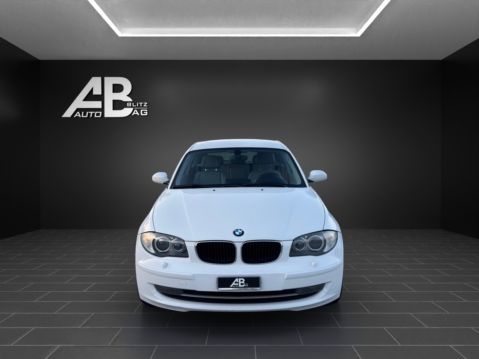 BMW 123d M-Sportpaket Steptronic mit 204 PS-image-0