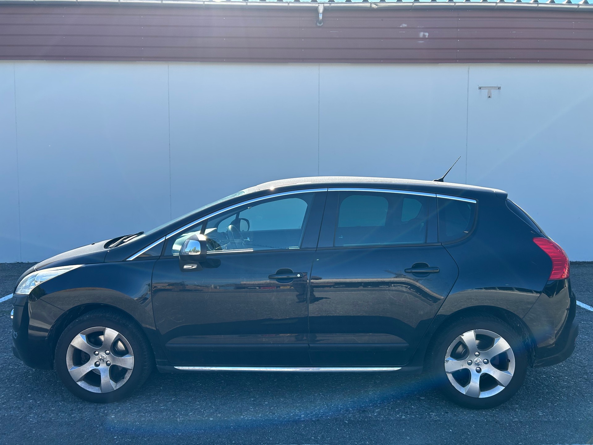 PEUGEOT 3008-image-0