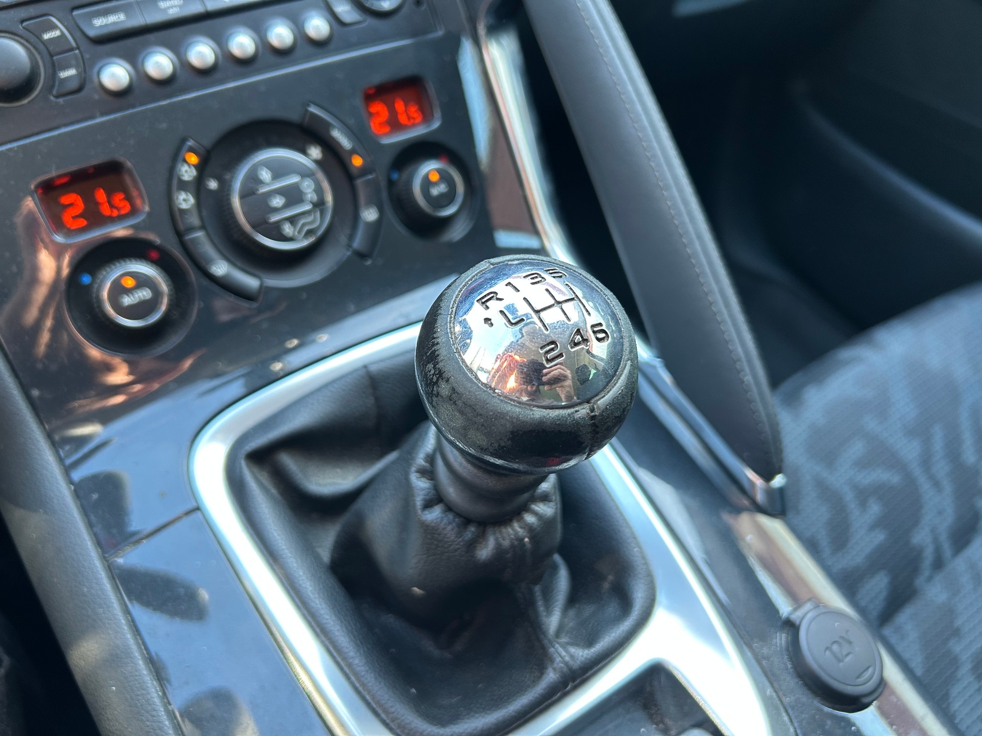 PEUGEOT 3008-image-11
