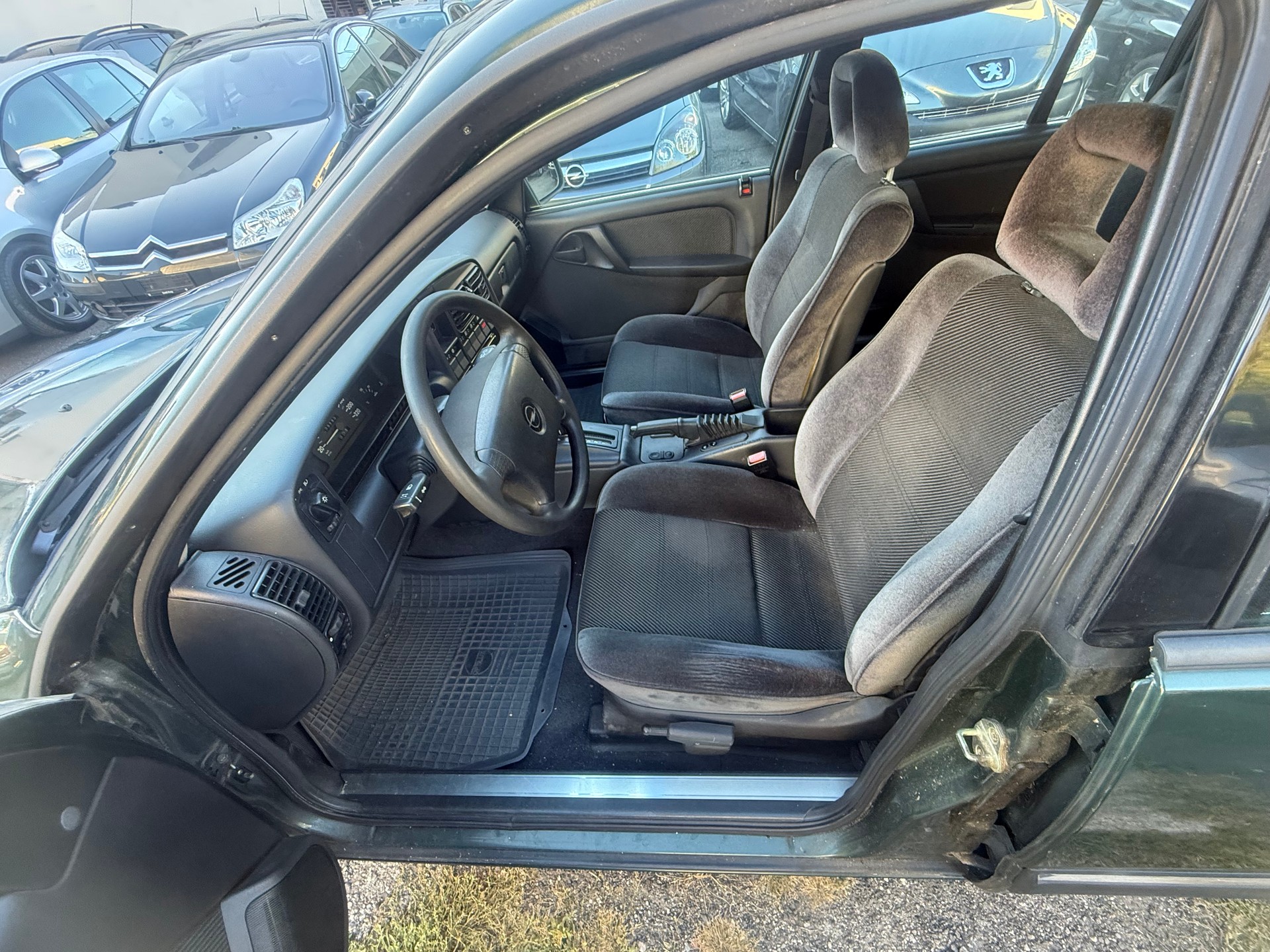 OPEL Omega 2.4i Caravan Travel-image-11