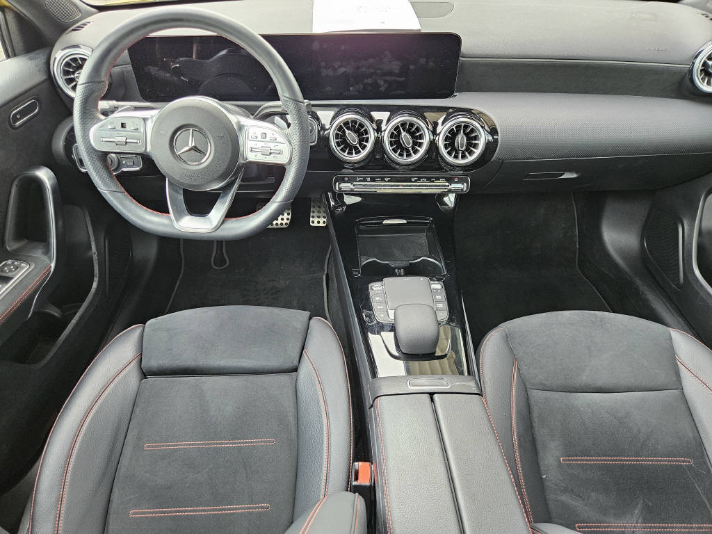 MERCEDES-BENZ A 200 4Matic AMG Line-image-5