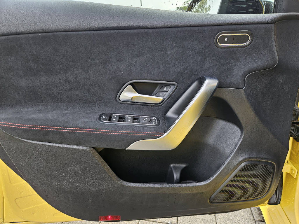 MERCEDES-BENZ A 200 4Matic AMG Line-image-7