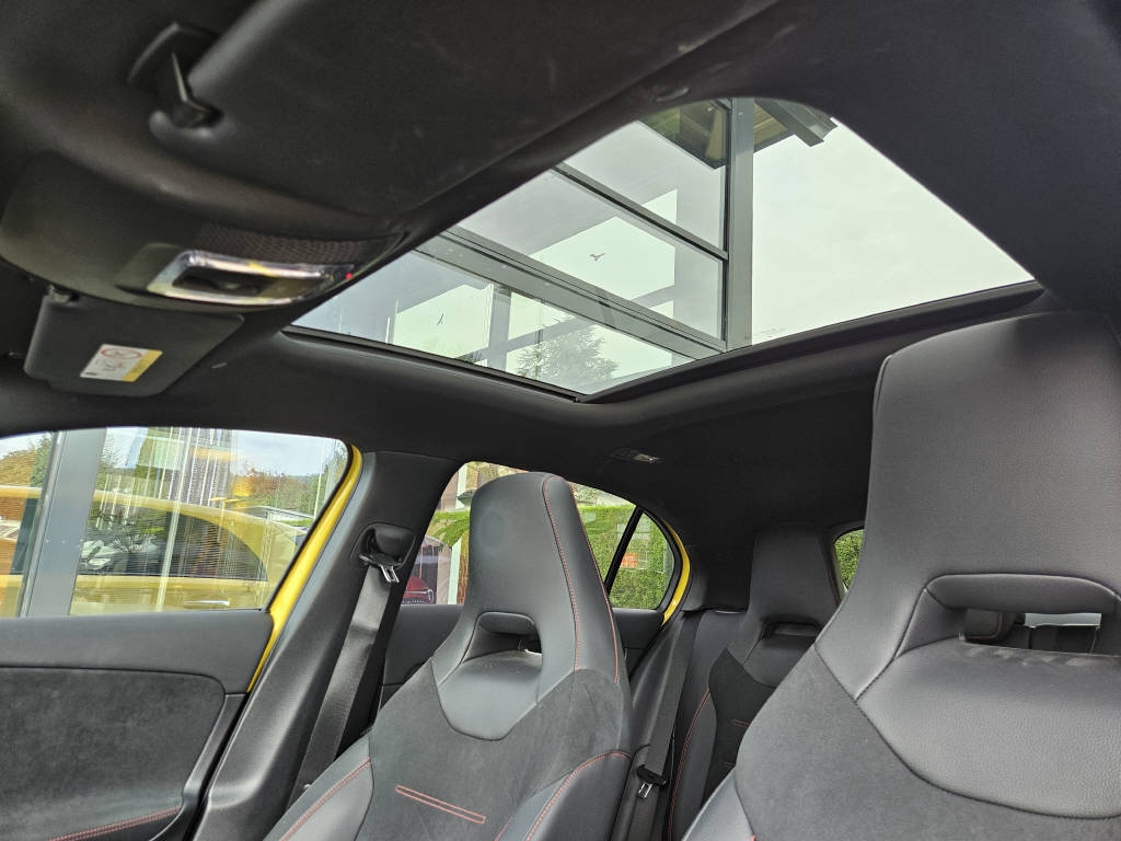 MERCEDES-BENZ A 200 4Matic AMG Line-image-4