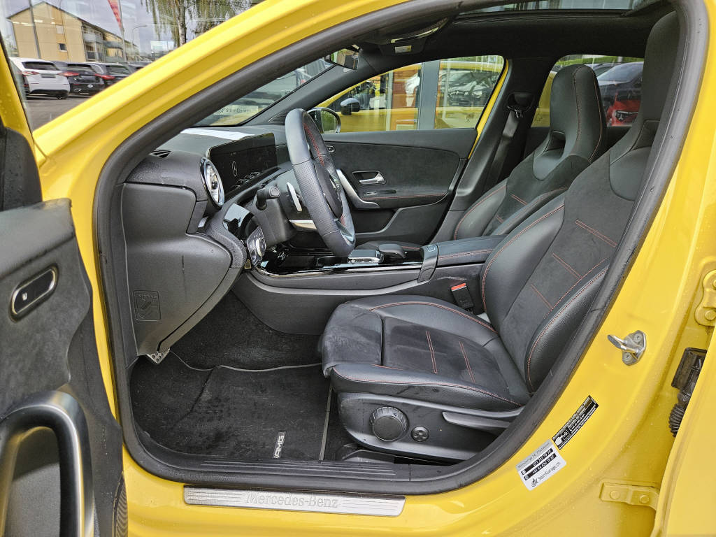 MERCEDES-BENZ A 200 4Matic AMG Line-image-6